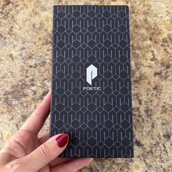 New in Box APPLE IPHONE 15 PRO MAX CASE WITH MAGSAFE - Picture 7 of 8